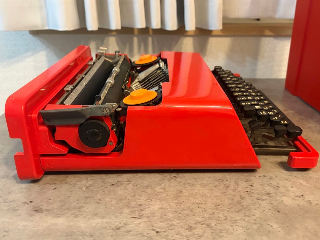 Olivetti Valentine オリベッティ タイプライター 赤バケツ