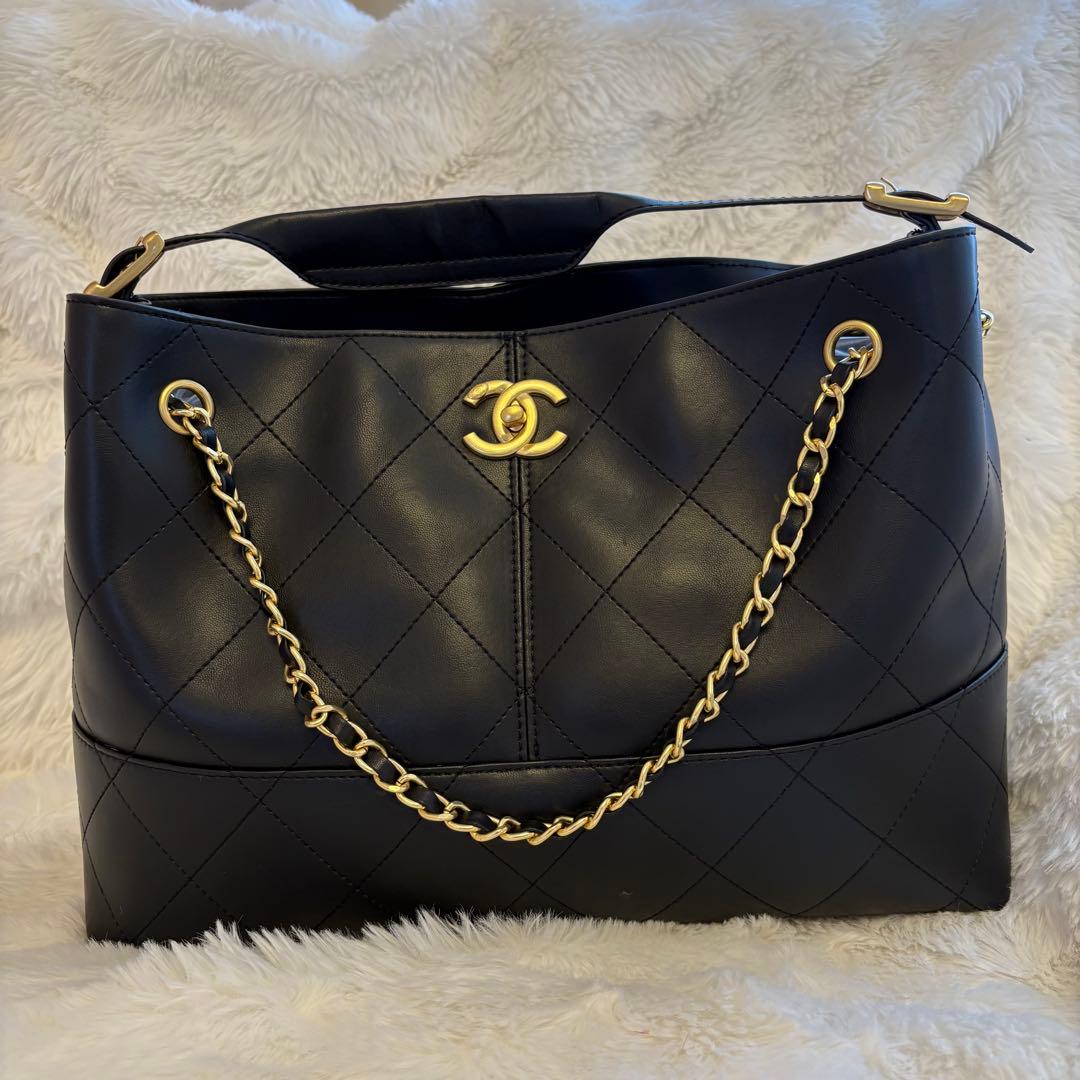CHANEL ショルダーバッグ　A4