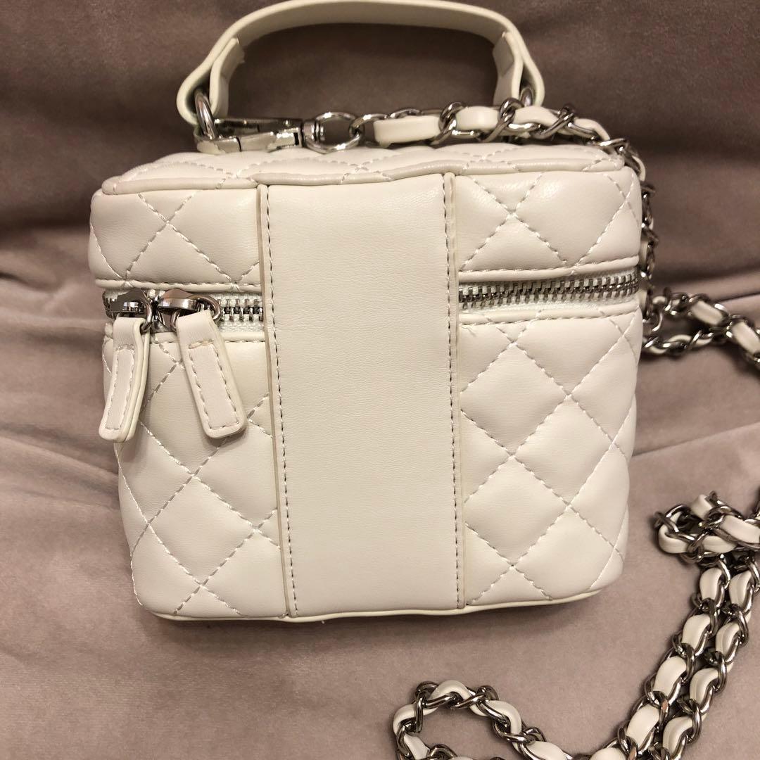 Darich ダーリッチ キルティングスクエア ミニバッグ ホワイト シルバー