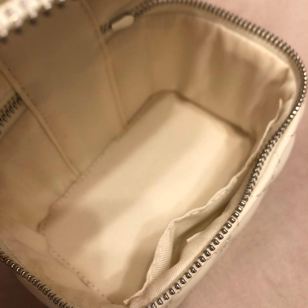 Darich ダーリッチ キルティングスクエア ミニバッグ ホワイト シルバー