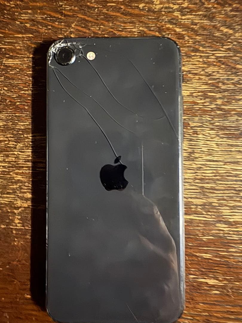 iPhone SE (第2世代) ブラック 128GB 背面割れ SIMフリー