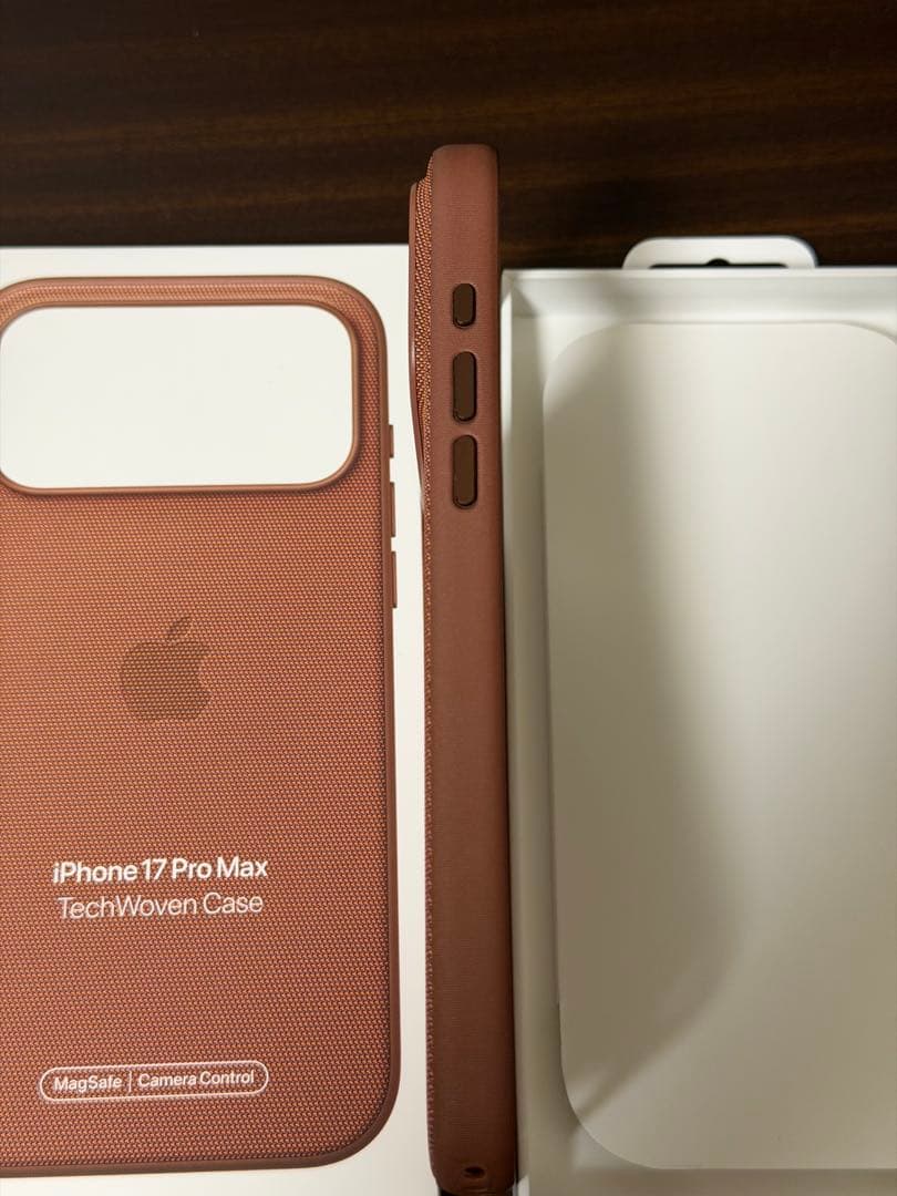 iPhone 17 Pro Max純正テックウーブンケース　シエナ