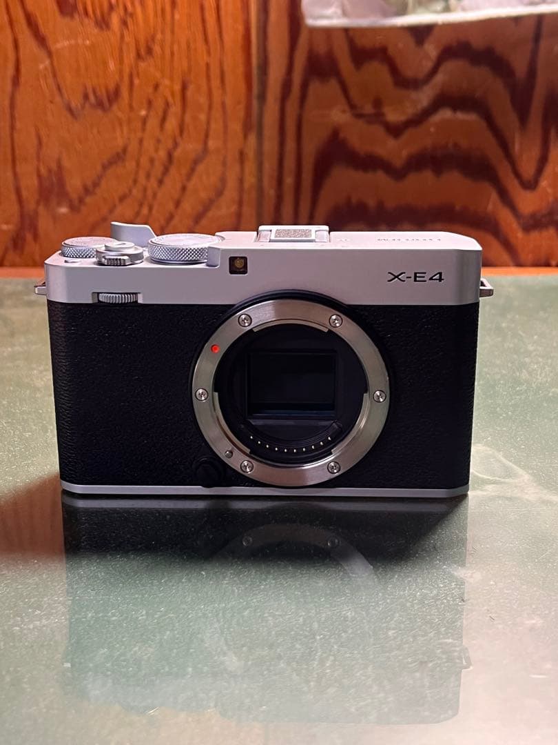 【値下げ中】Fujifilm X-E4 ミラーレスカメラ ボディ シルバー