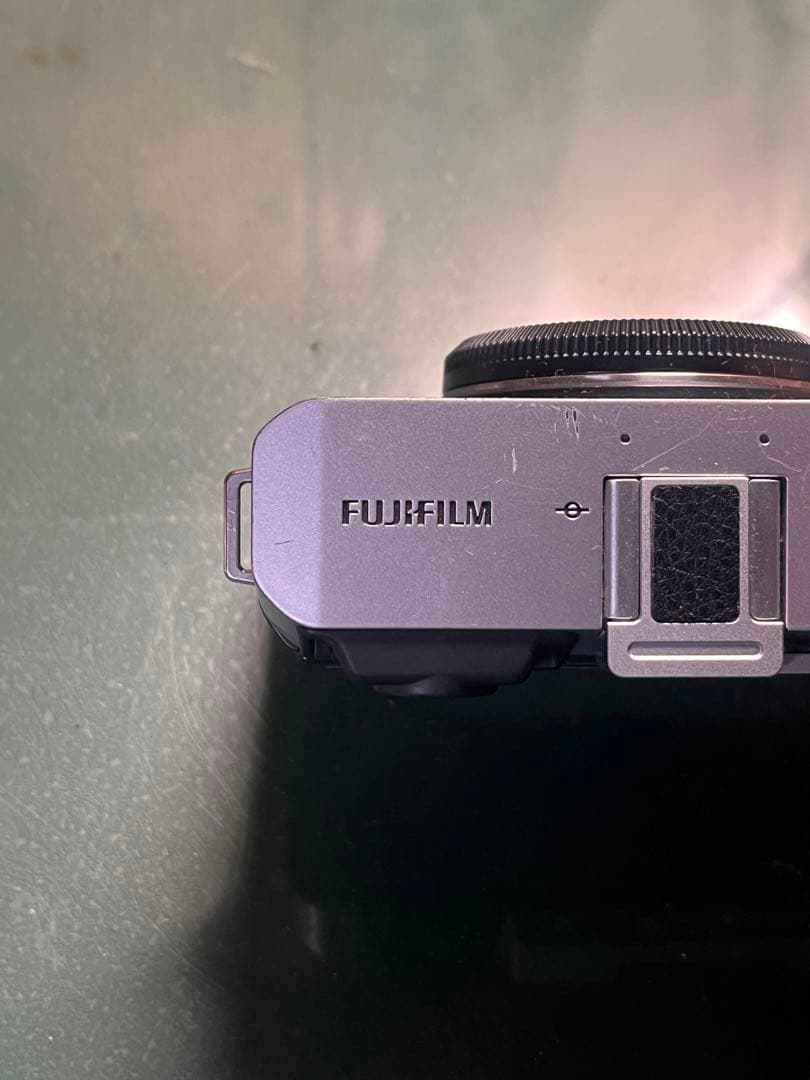 【値下げ中】Fujifilm X-E4 ミラーレスカメラ ボディ シルバー