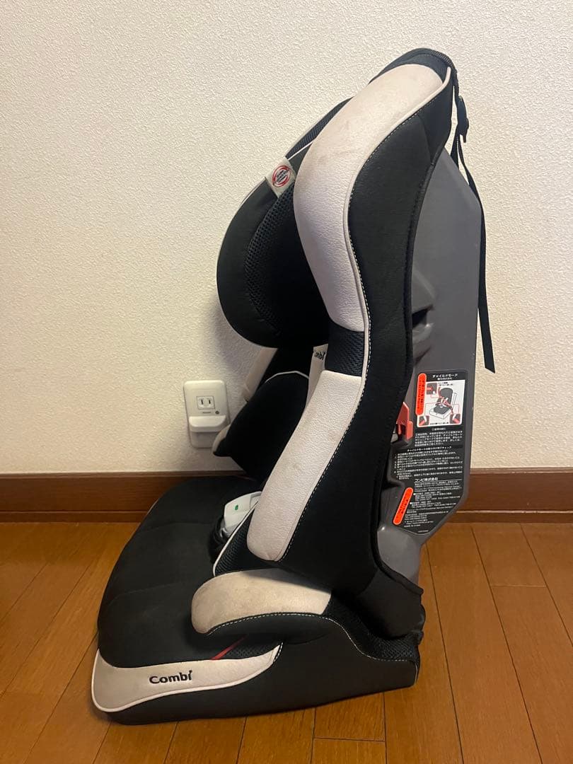 Combi ジュニアシート ブラック/ホワイト