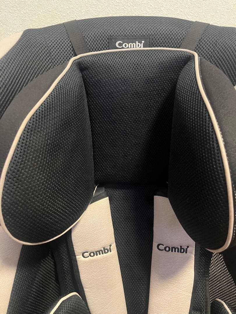 Combi ジュニアシート ブラック/ホワイト