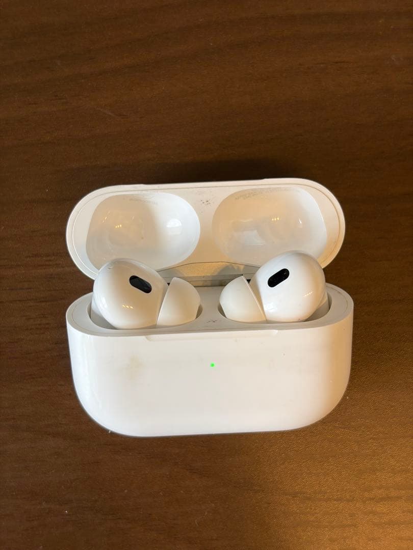 【美品】AirPods pro本体 第2世代　充電ケーブル付