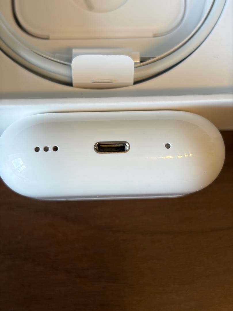 【美品】AirPods pro本体 第2世代　充電ケーブル付