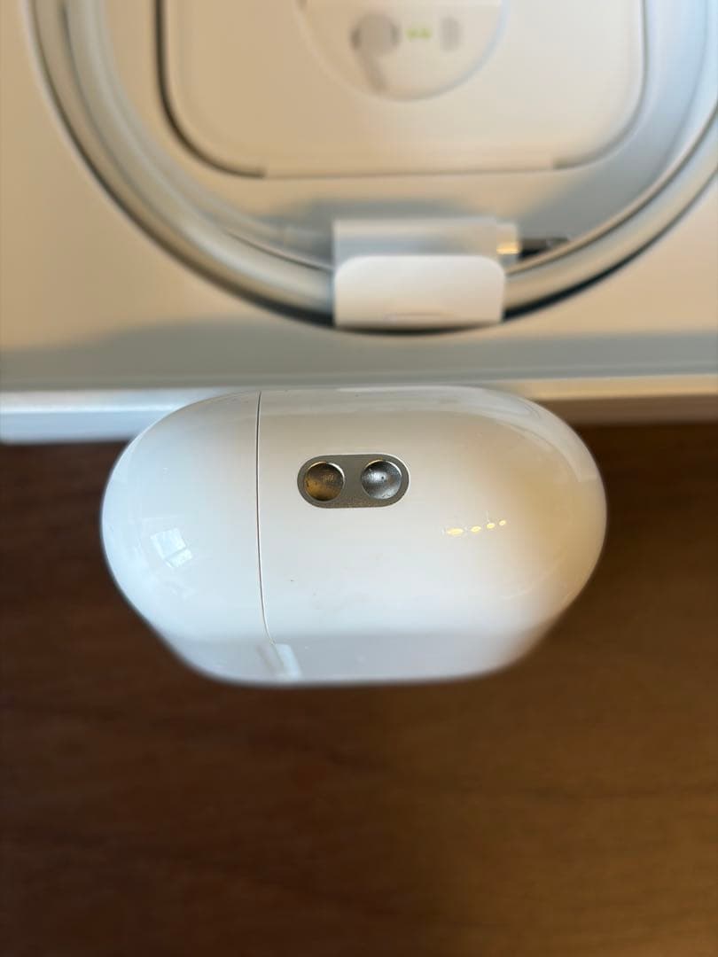 【美品】AirPods pro本体 第2世代　充電ケーブル付