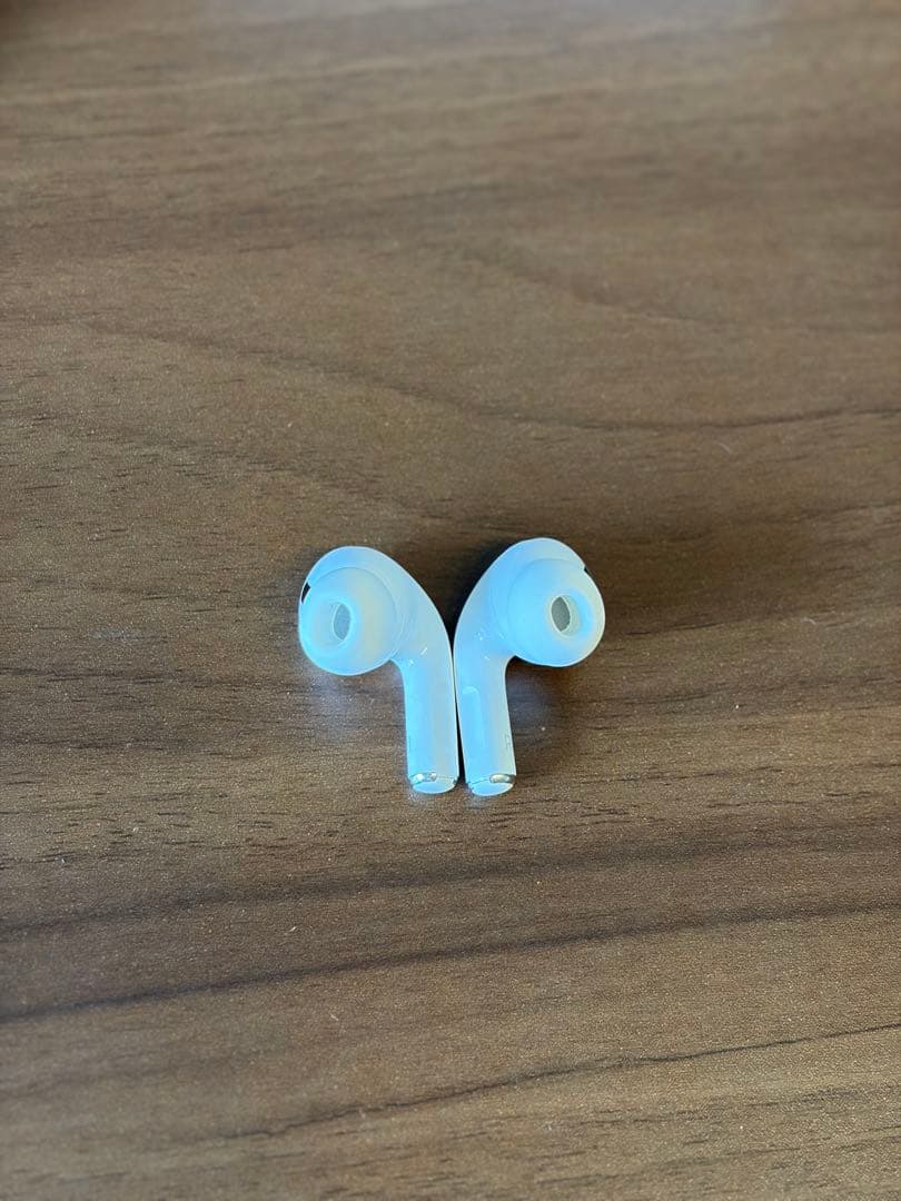 【美品】AirPods pro本体 第2世代　充電ケーブル付