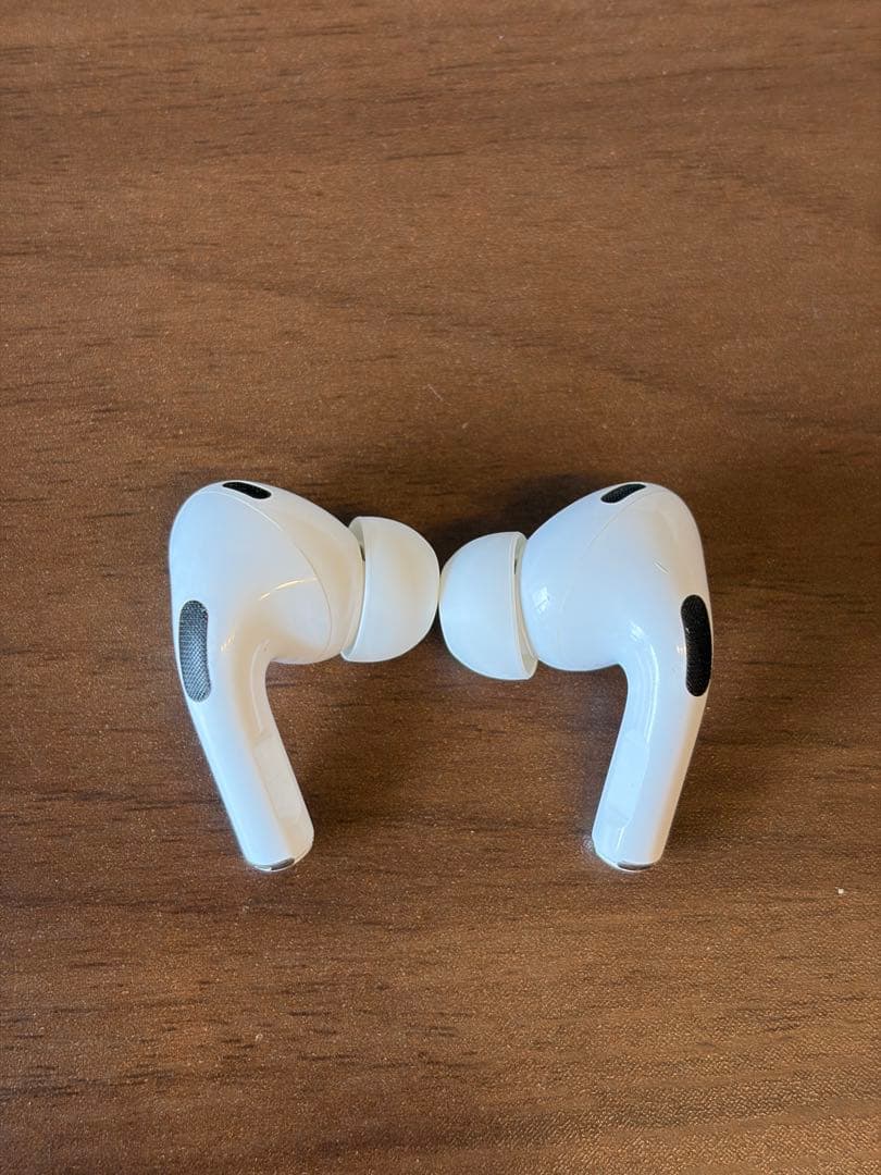 【美品】AirPods pro本体 第2世代　充電ケーブル付