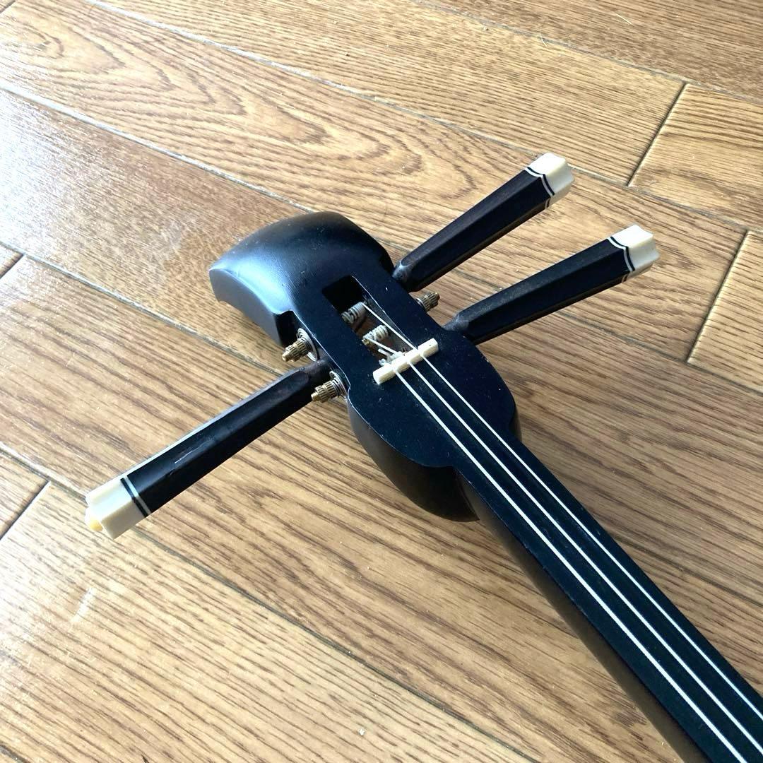 シーサーデザインの三線（戻らないカラクイ付き）