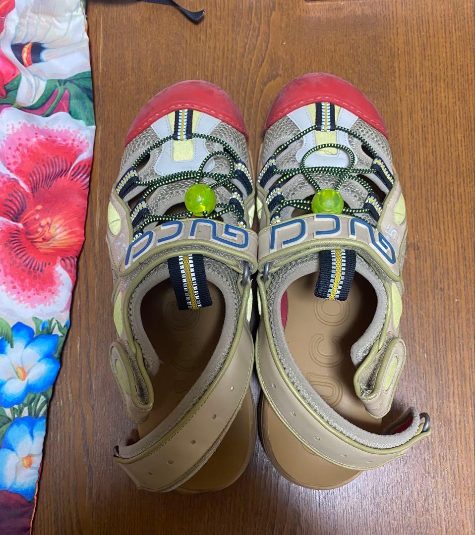 GUCCI 調整可能なストラップ サンダル