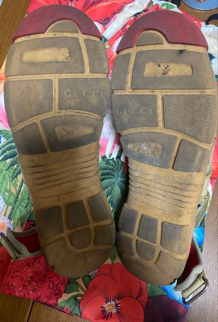 GUCCI 調整可能なストラップ サンダル