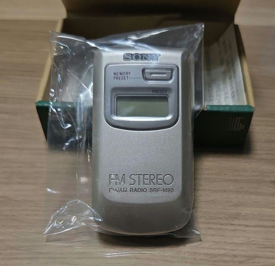 SRF-M90　FMステレオ/AMPLLシンセサイザーラジオ　SONY