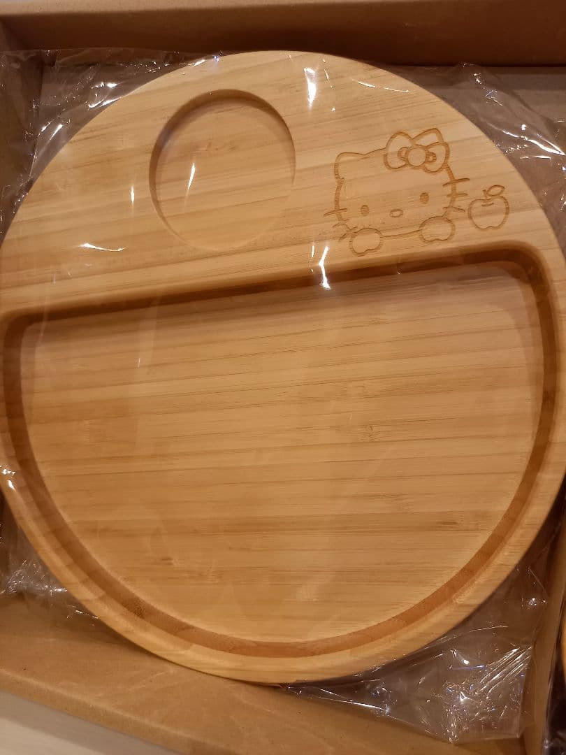 ハローキティ　FUNFAM　ベビー食器　バンブーミールセット　新品　竹製食器