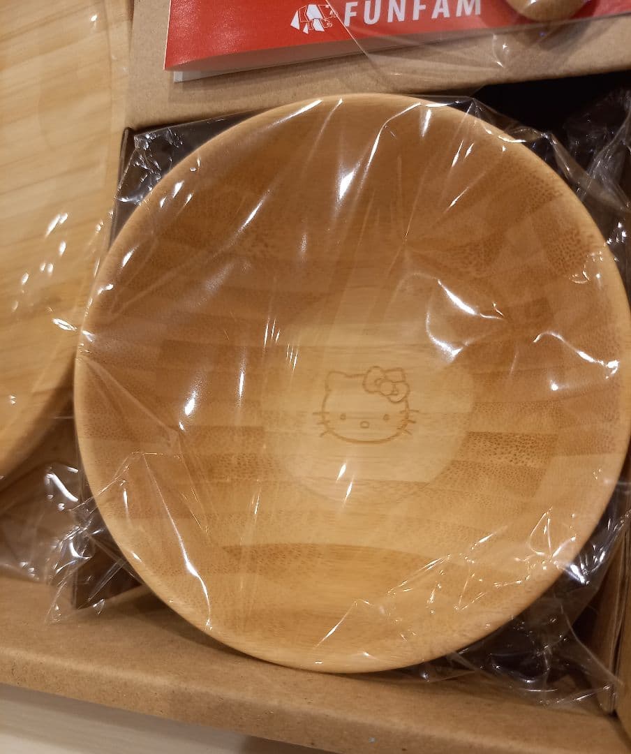 ハローキティ　FUNFAM　ベビー食器　バンブーミールセット　新品　竹製食器