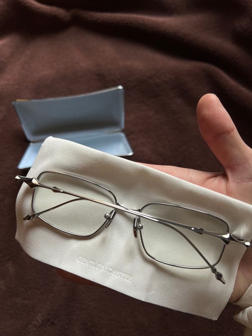 小物 GENTLE MONSTER atomic 02