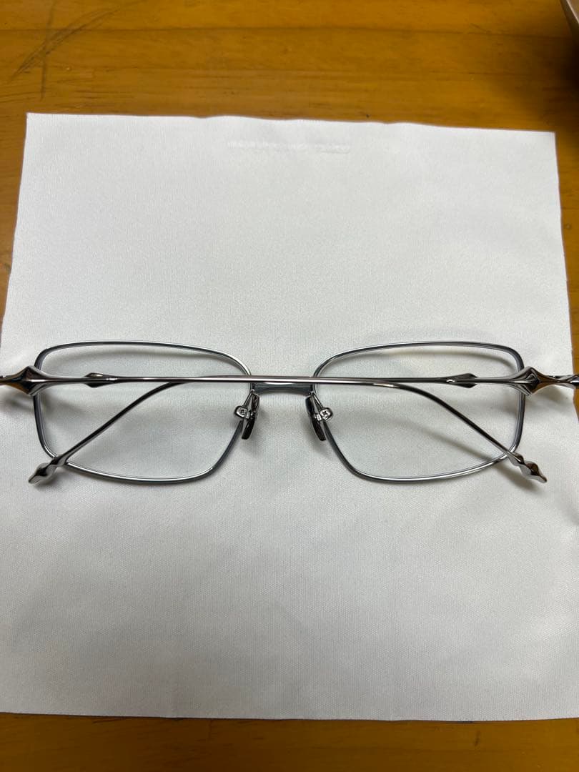 小物 GENTLE MONSTER atomic 02