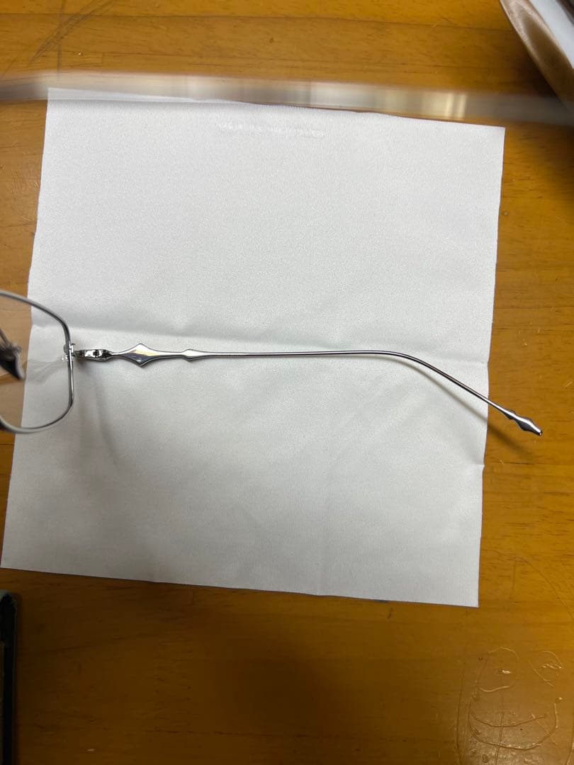 小物 GENTLE MONSTER atomic 02