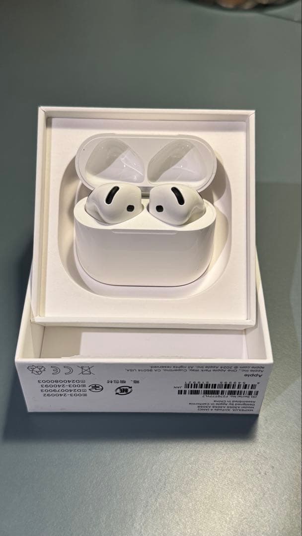 Apple airpods 4 (アクティブノイズキャンセリング付)
