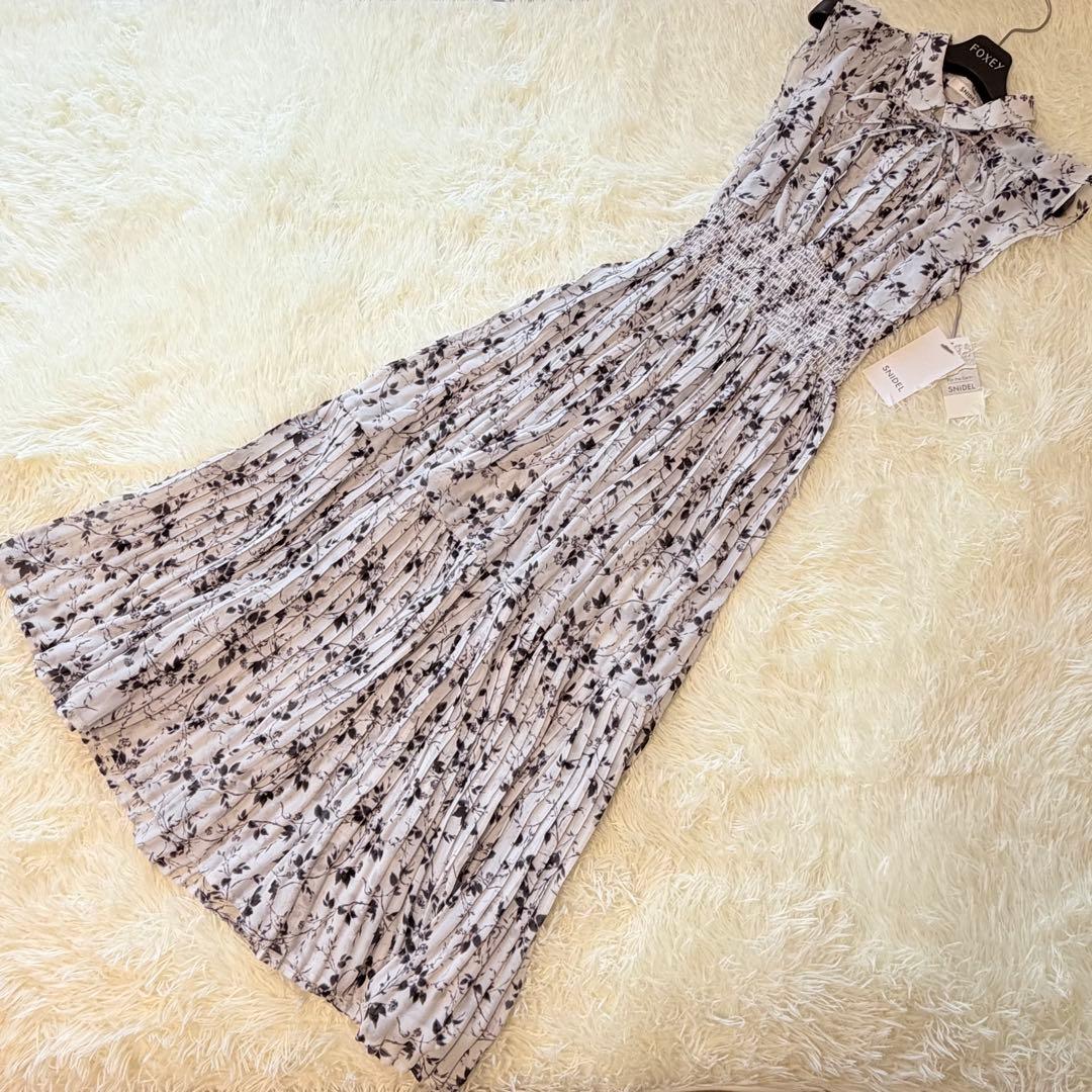 新品タグ付き　SNIDEL Sustainableフリルプリーツワンピース