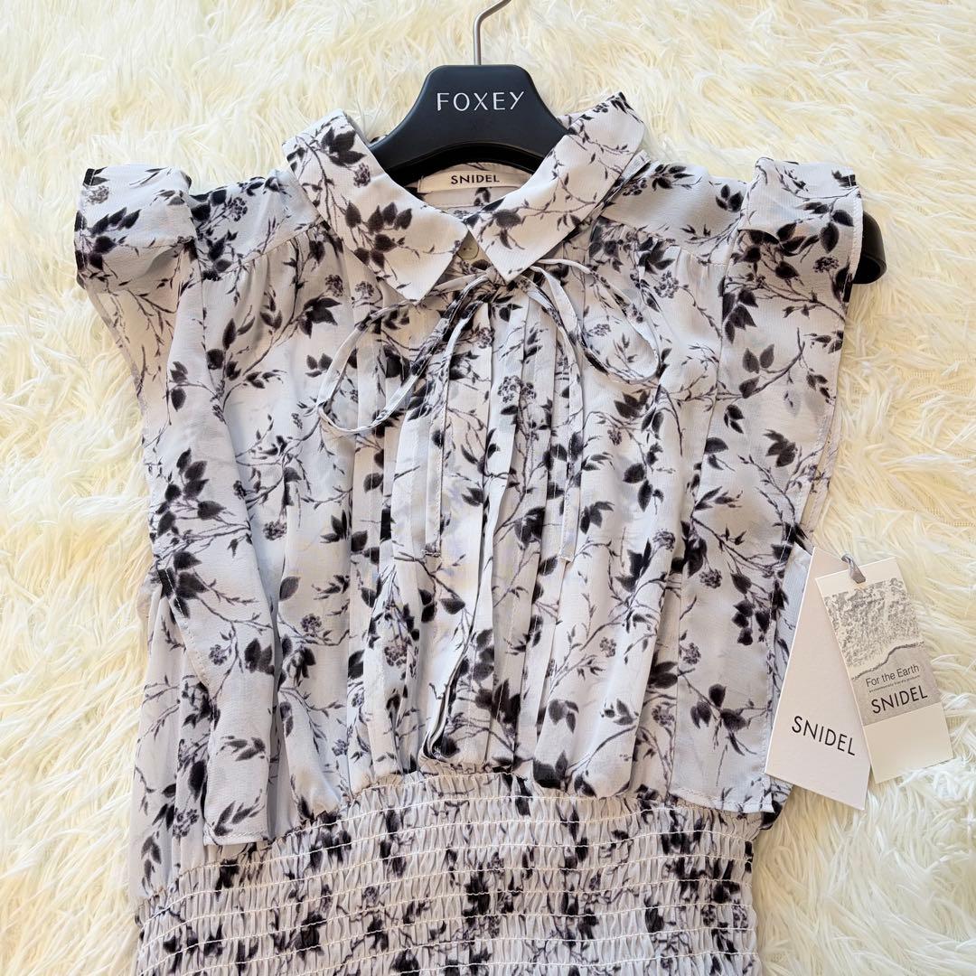 新品タグ付き　SNIDEL Sustainableフリルプリーツワンピース