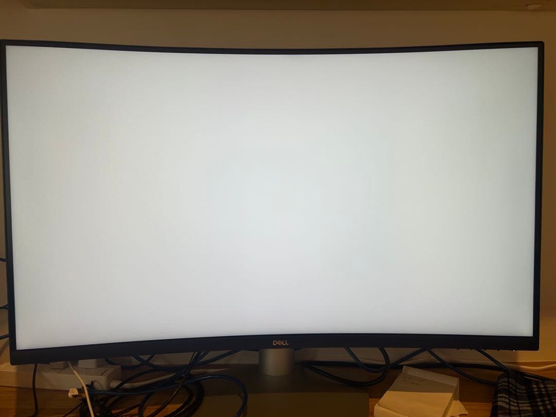 DELL 31.5インチ 4K 曲面モニター