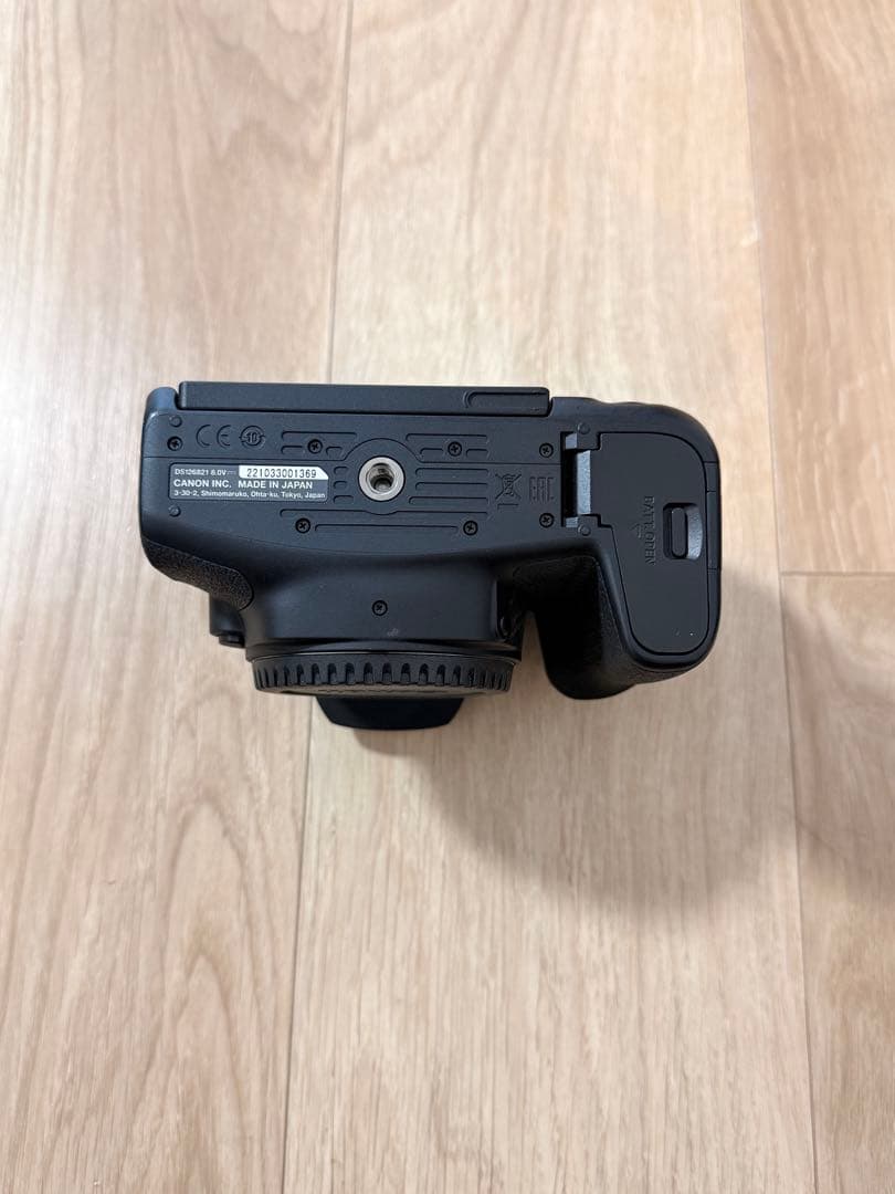 Canon EOS Kiss X10i 本体 + バッテリー・充電器