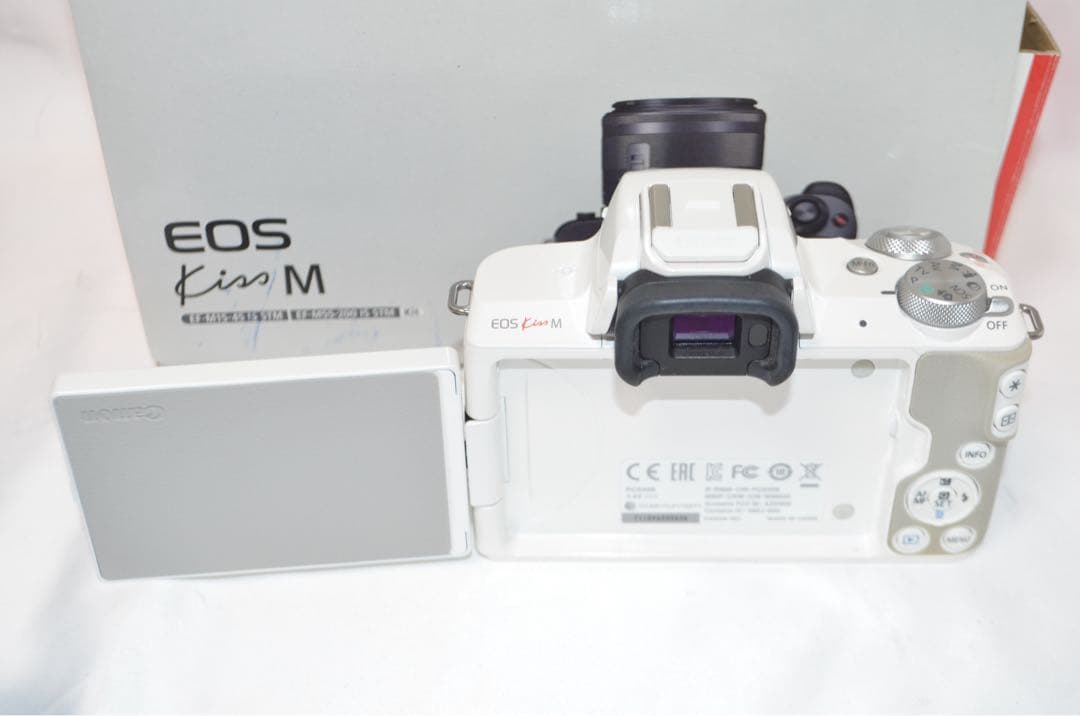 ★美品★お洒落ホワイト♪高性能ミラーレス！スマホ転送OK★キヤノン Kiss M
