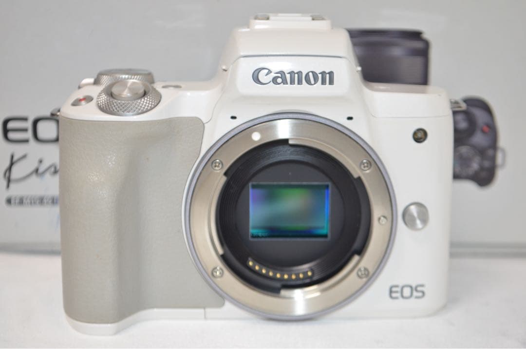 ★美品★お洒落ホワイト♪高性能ミラーレス！スマホ転送OK★キヤノン Kiss M