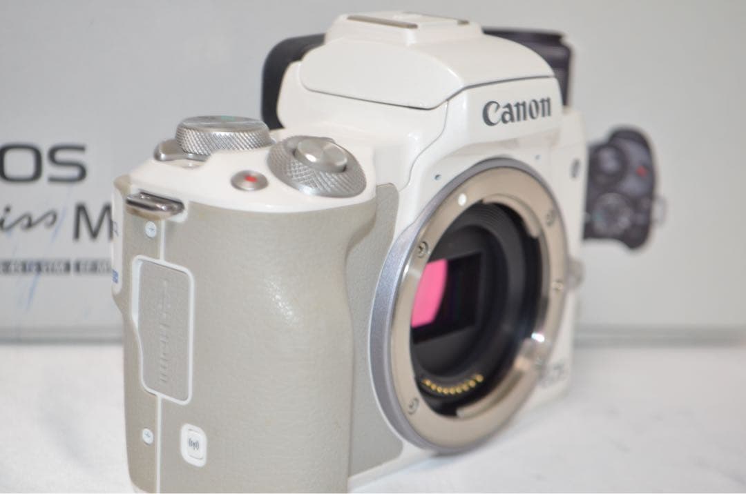 ★美品★お洒落ホワイト♪高性能ミラーレス！スマホ転送OK★キヤノン Kiss M