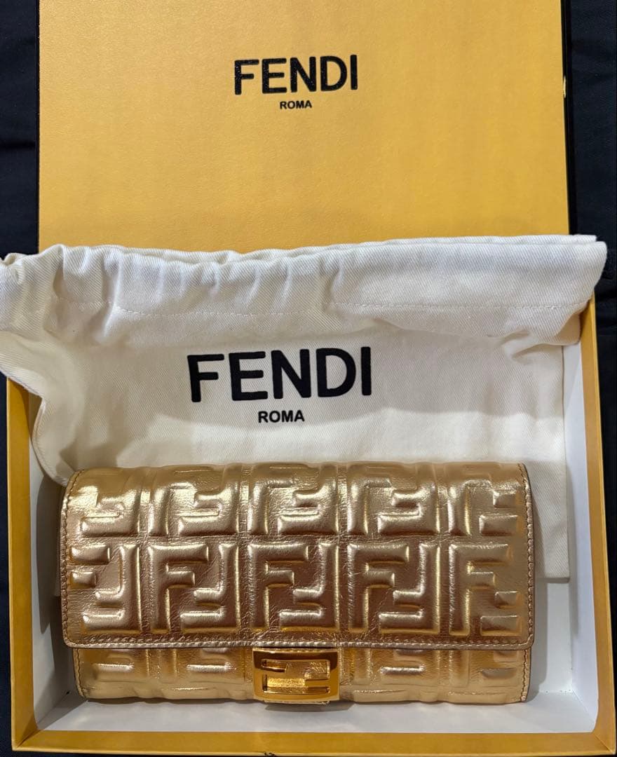【FENDI 】ゴールド エンボス長財布