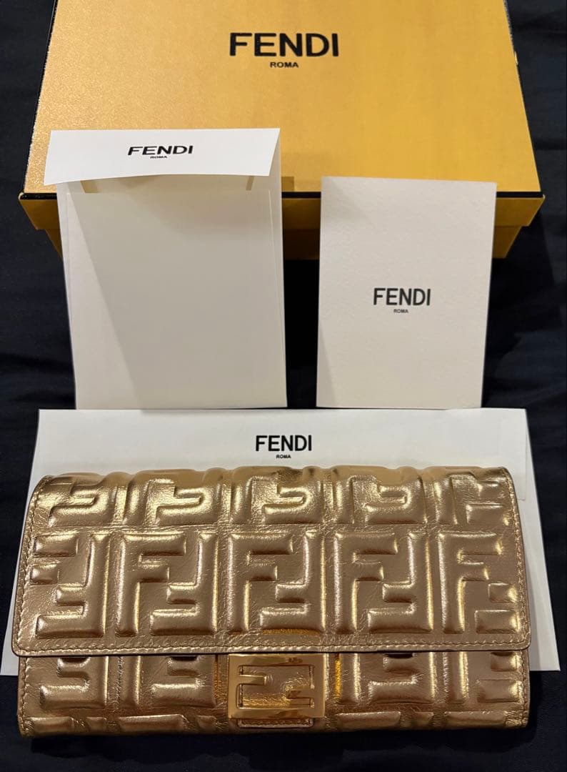 【FENDI 】ゴールド エンボス長財布