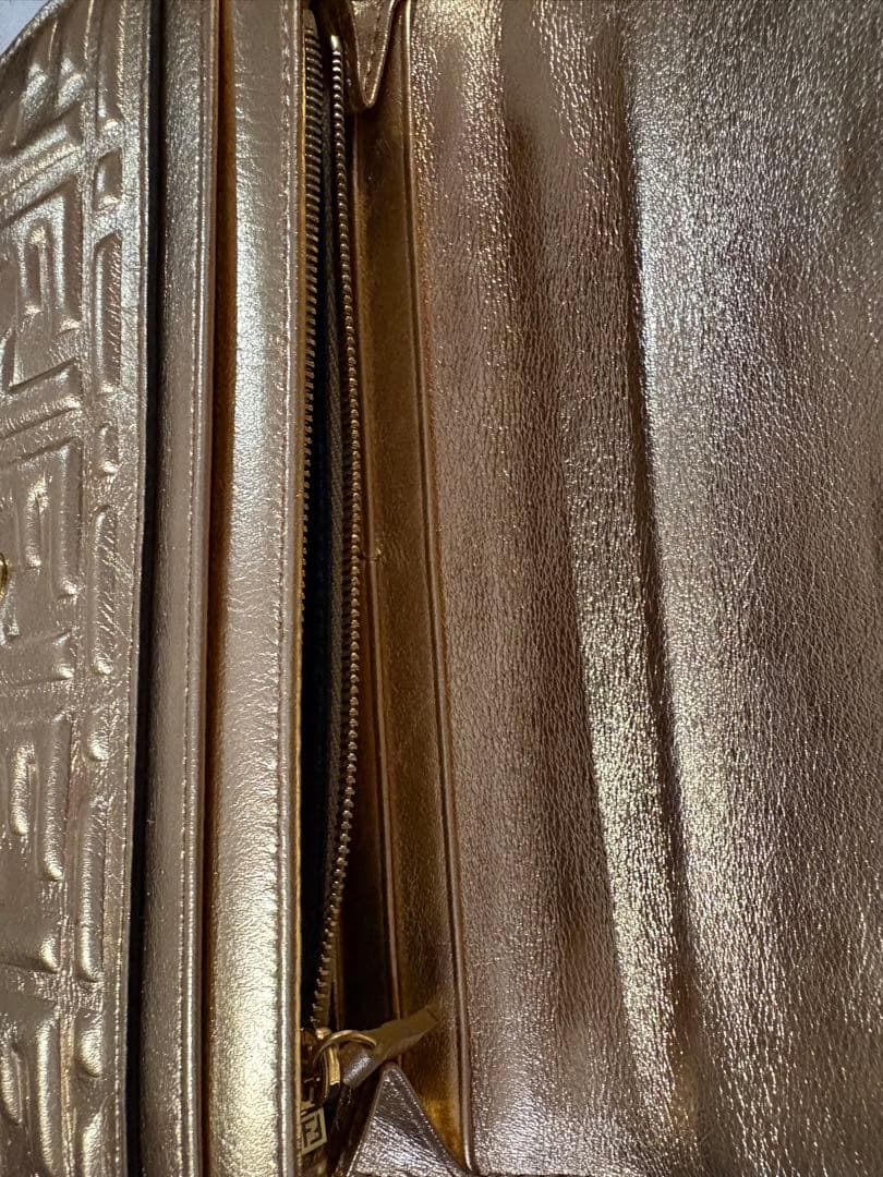 【FENDI 】ゴールド エンボス長財布