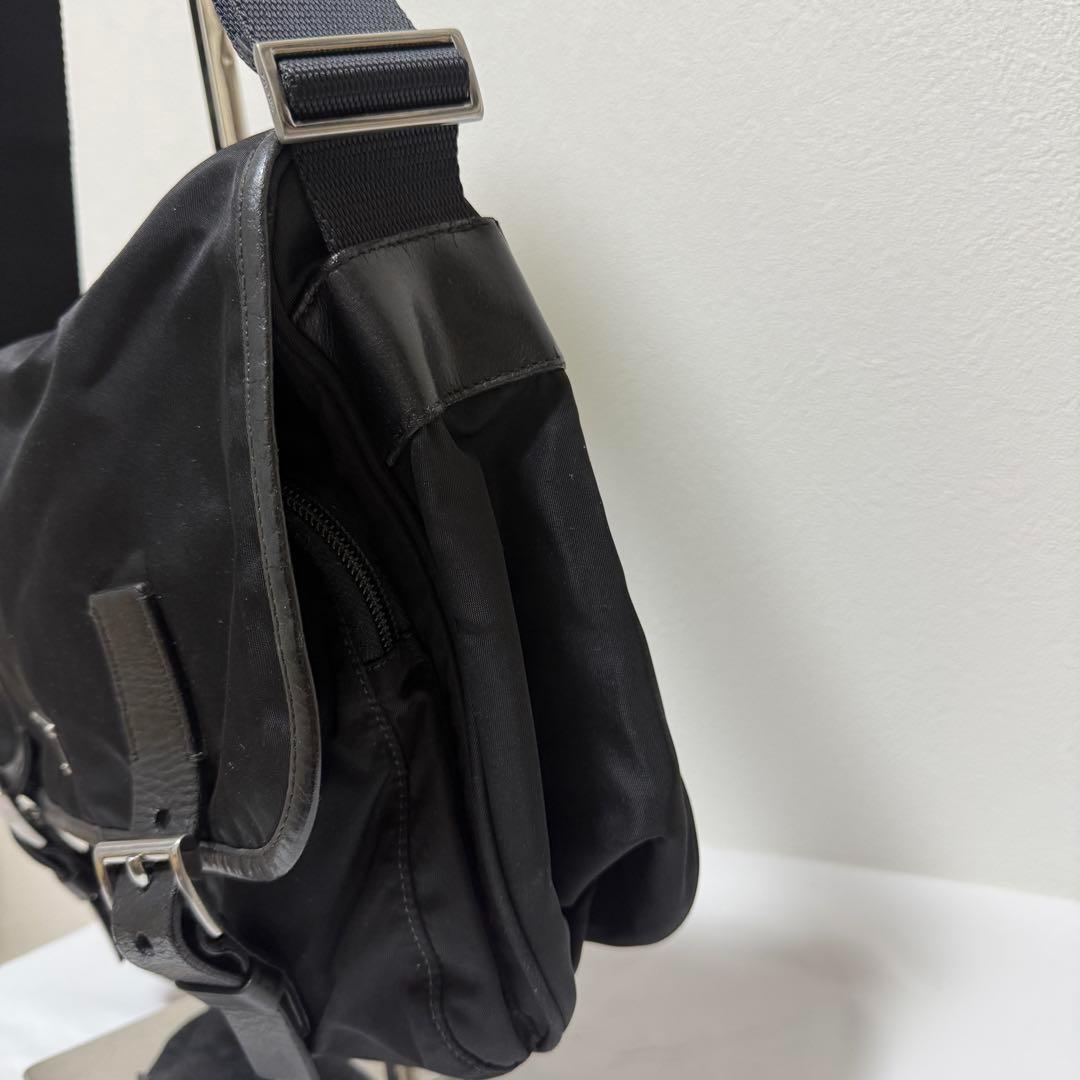 PRADA プラダ ショルダーバッグ メッセンジャー クロスボディ ボディバッグ