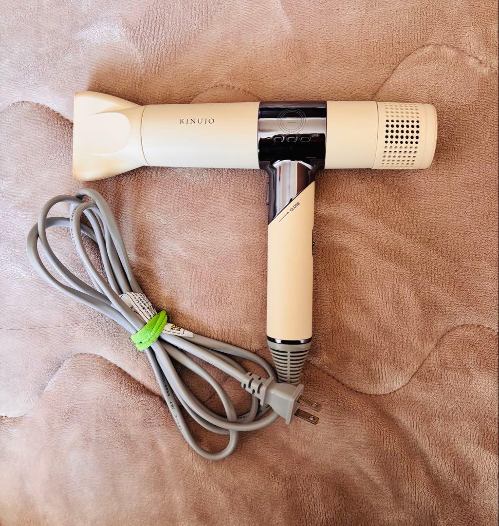 値下げ不可　絹女　KINUJO ヘアドライヤー KH301