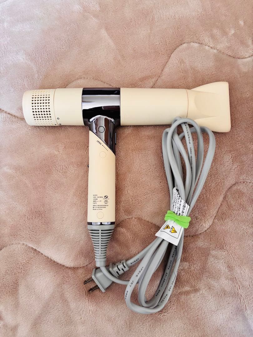 値下げ不可　絹女　KINUJO ヘアドライヤー KH301