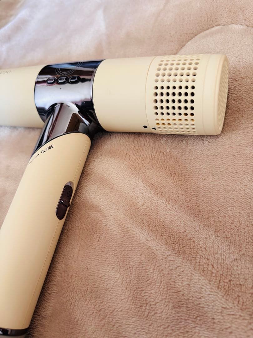 値下げ不可　絹女　KINUJO ヘアドライヤー KH301