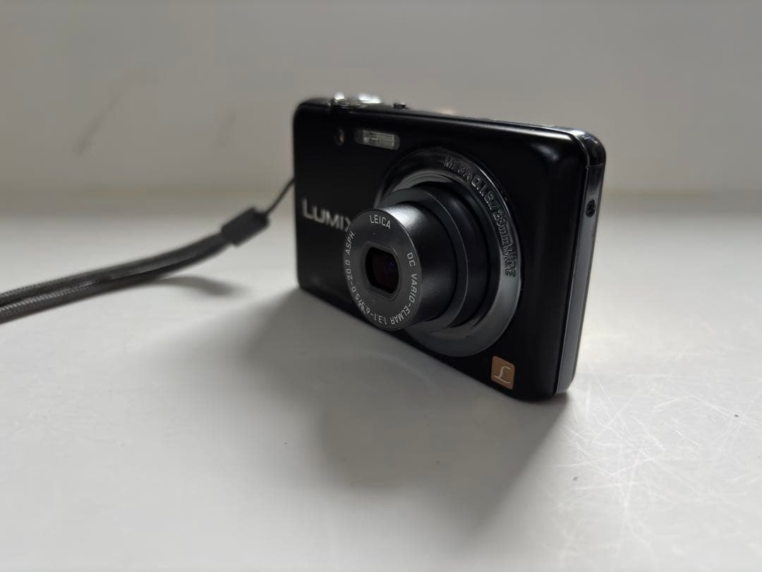 Panasonic DMC-FH7 コンパクトデジタルカメラ