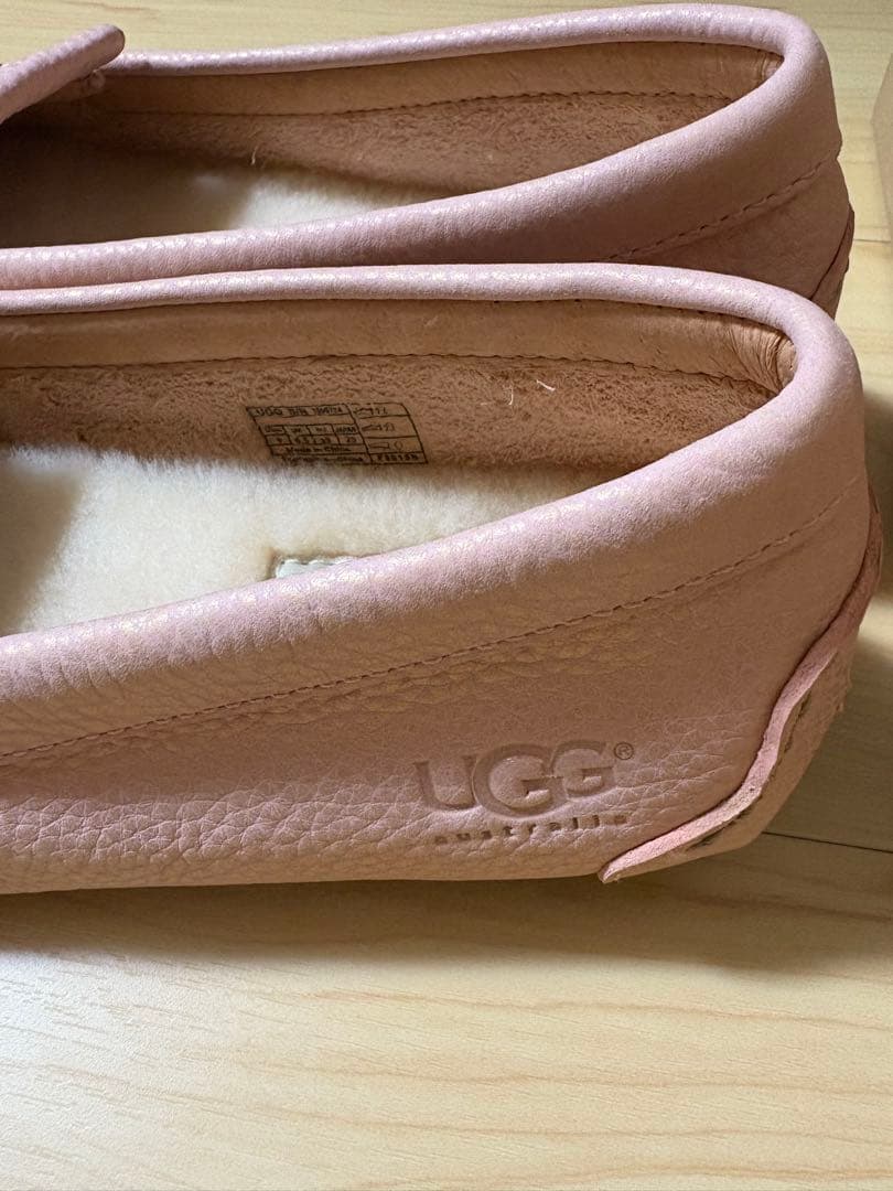 未使用品　UGG モカシン　ローファー