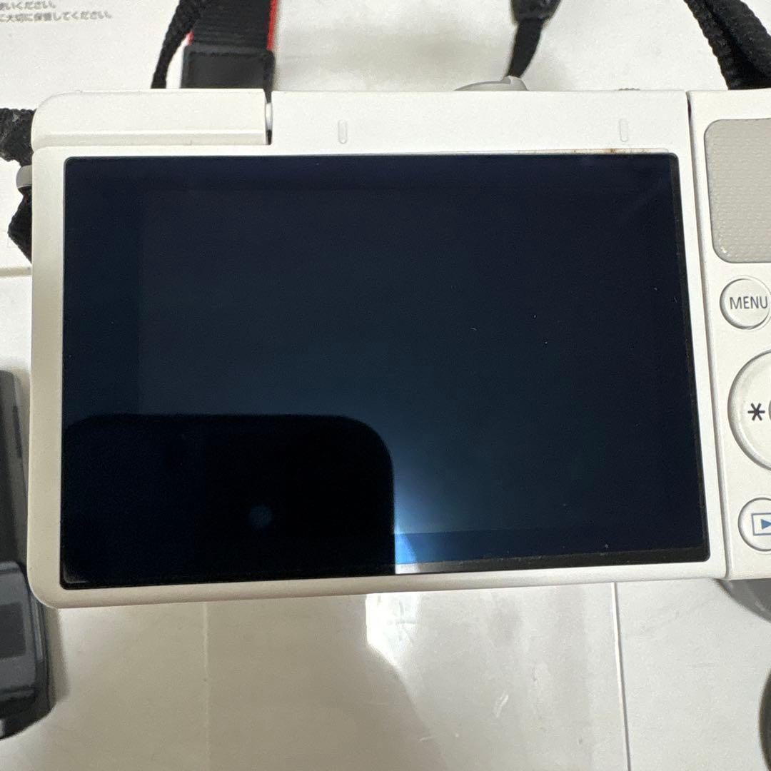 サ*ー様 Canon EOS M100 ホワイト レンズ2点 ミニ三脚 備品あり