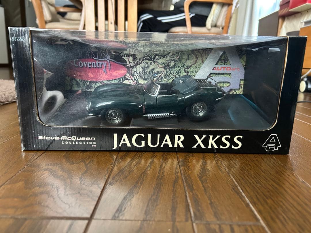 JAGUAR XKSS ダイキャストミニカー　1:18　スティーブ・マックイーン