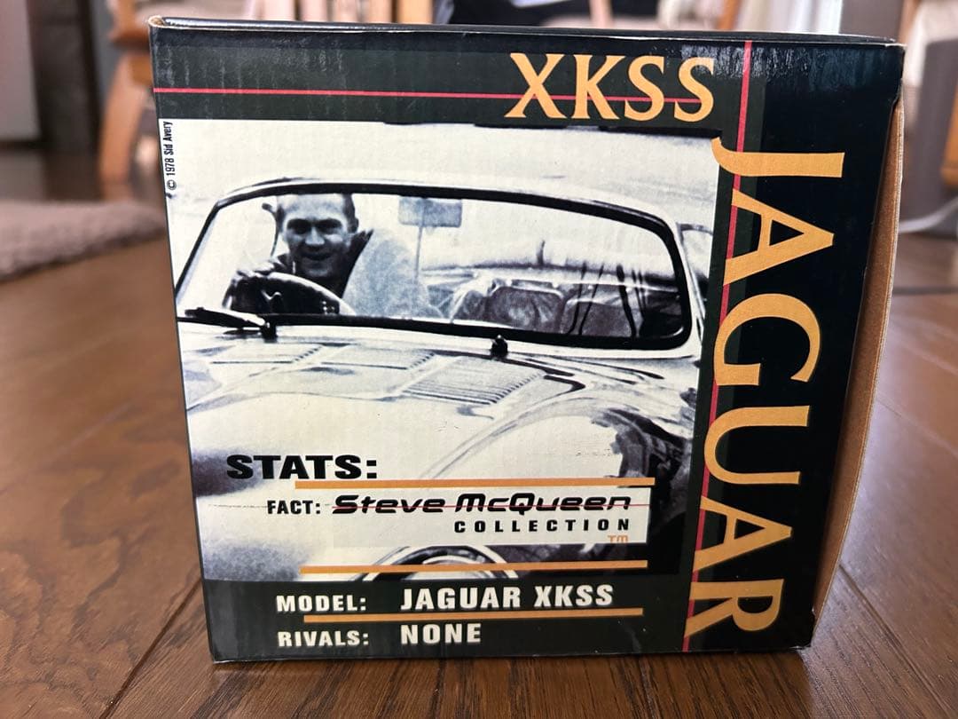 JAGUAR XKSS ダイキャストミニカー　1:18　スティーブ・マックイーン