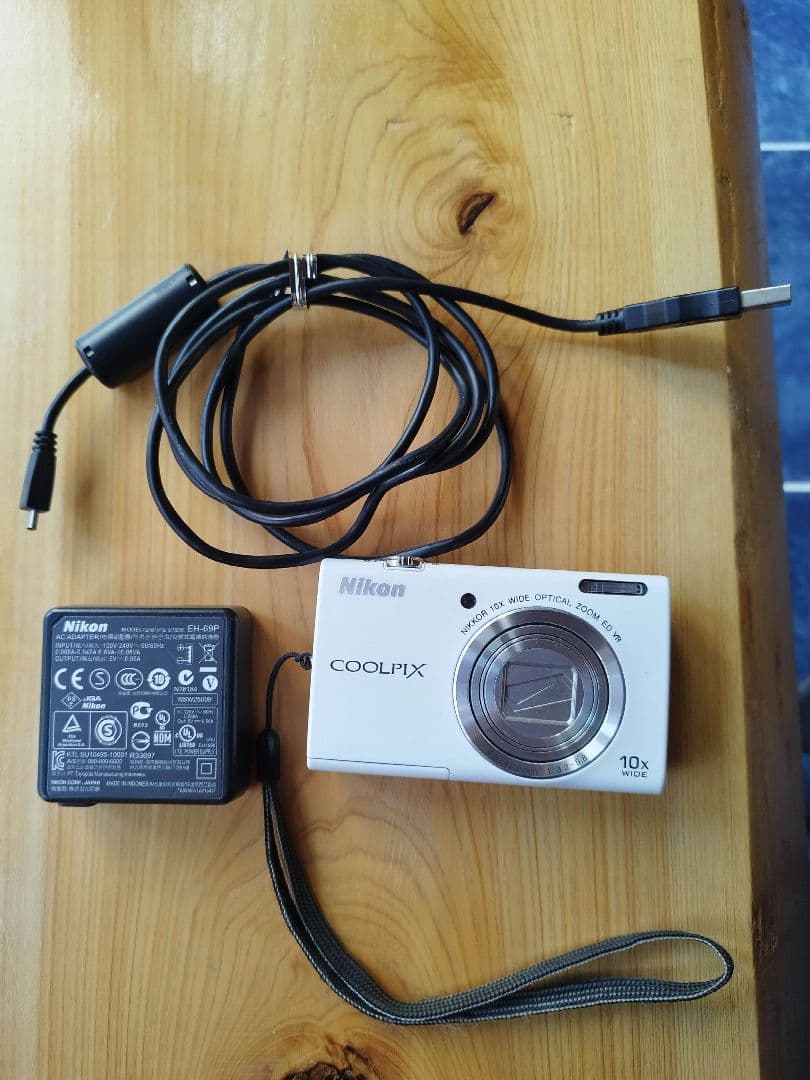 Nikon COOLPIX Ｓ6200 ホワイト　コンパクトデジタルカメラ