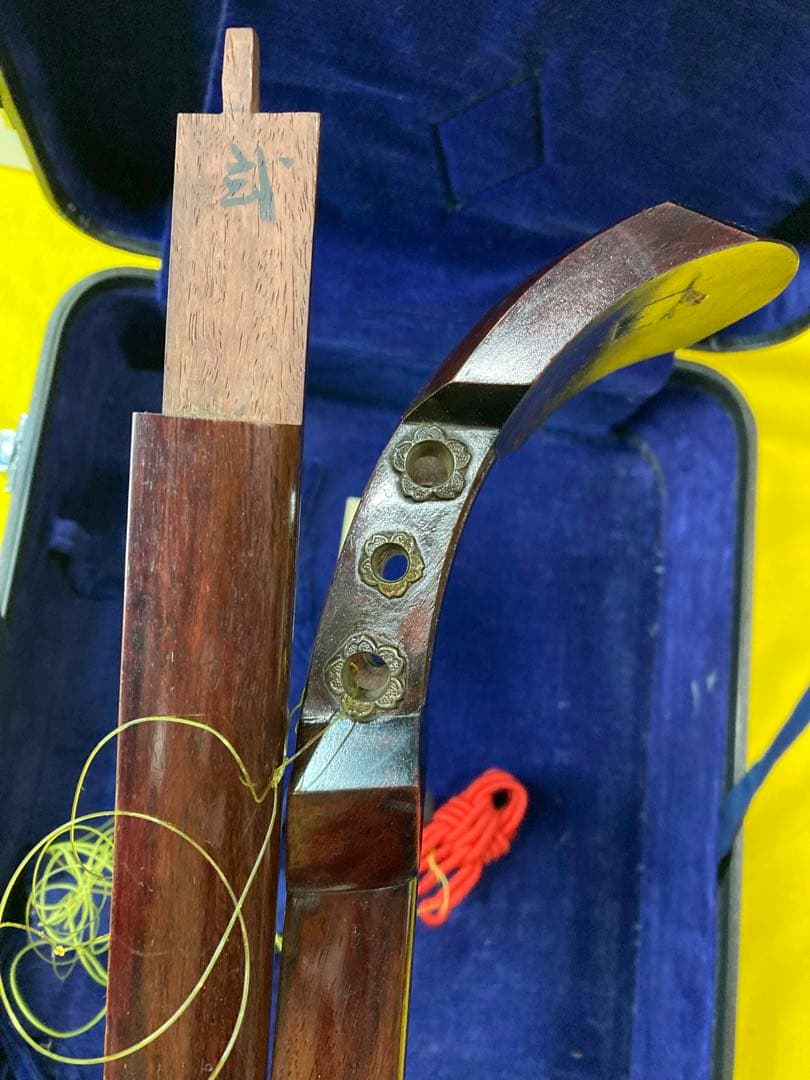 B0101）三味線 和楽器 高級三味線 桜柄金具 専用ケース付き 付属品付き