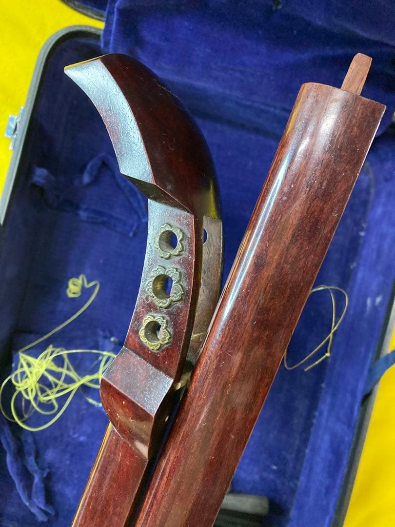 B0101）三味線 和楽器 高級三味線 桜柄金具 専用ケース付き 付属品付き