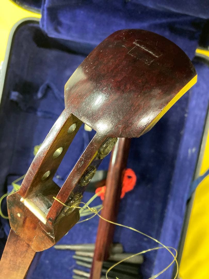 B0101）三味線 和楽器 高級三味線 桜柄金具 専用ケース付き 付属品付き