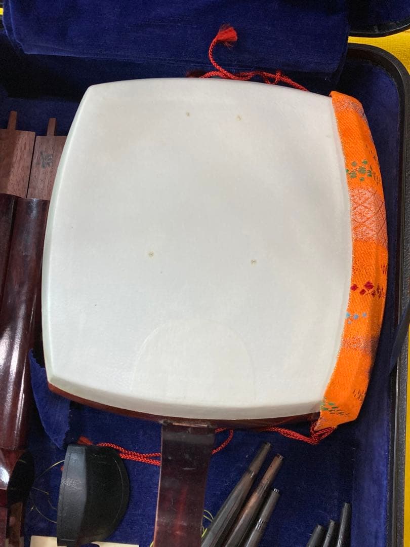 B0101）三味線 和楽器 高級三味線 桜柄金具 専用ケース付き 付属品付き