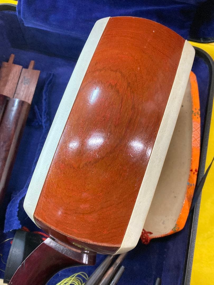 B0101）三味線 和楽器 高級三味線 桜柄金具 専用ケース付き 付属品付き